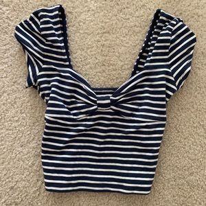 ABERCROMBIE & FITCH CROP TOP